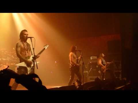 Týr - Tróndur í gØtu - L'Usine (Istres) on Friday October 11th