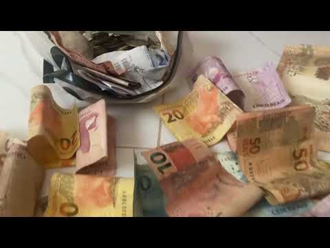 Contando Dinheiro para o cofre￼