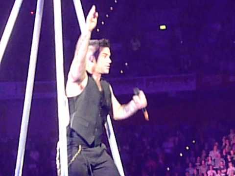 Take That @ Dusseldorf 25.07.11 Robbie Feel