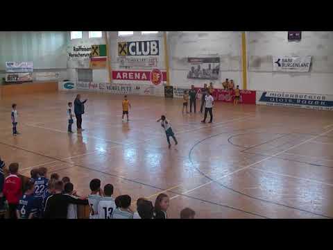 Post SV (gelb) gegen Horitschon - 7.1.2018 (Elfmeterschiessen)