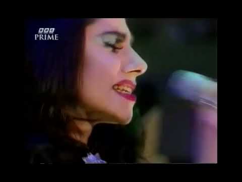 PJ HARVEY // 1995- 05-12 Later With Jools Holland - Send His Love To Me + Down by the Water