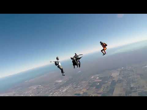 Skydiving in the Bahamas: stunning views, thrilling jumps!
