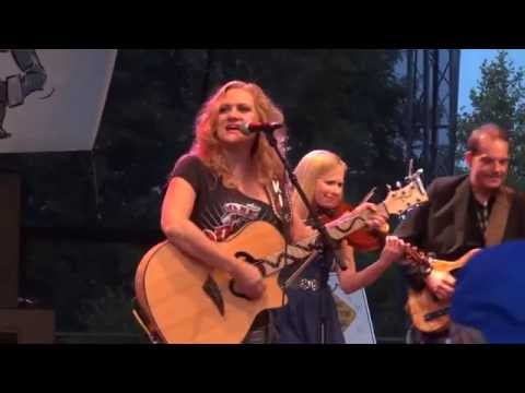 Highway 101 ft. Linsey Beckett and Steve Piticco in Kolding DK 6/28/14 - Honky Tonk Baby