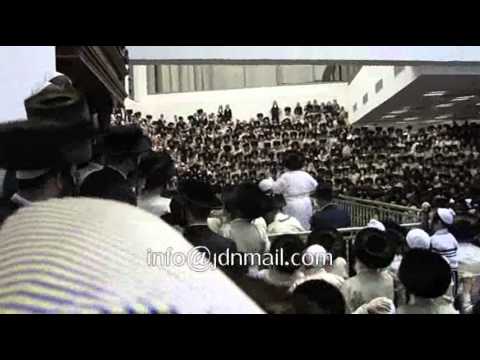 Toldos Aharon Hakofos Sheniyos / Apple Throwing  5772