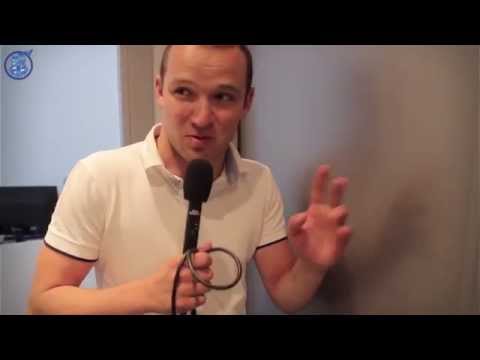 Ciemos pie FK Nikars jaunajās telpās. telpas izrāda komandas kapteinis Vadims Ļašenko