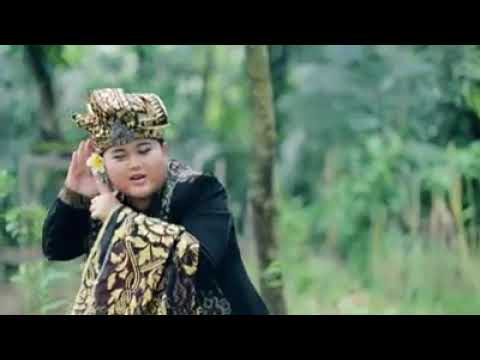 Made Pandya ( ipan ) dalam klip lagu Bali - Ari BK4