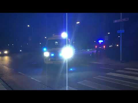 Ambulance 120 en 119 met spoed naar trauma langs de A6 bij Lelystad.