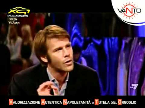 EMANUELE FILIBERTO E IL BIDET - BUON SANGUE NON MENTE / l'oggetto sconosciuto a forma di chitarra