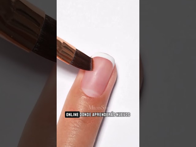 Vídeo relacionado con Auroriel 24 Piezas de Uñas Postizas Medianas Cuadradas con Diseño Floral y Strass Brillantes Reutilizables de Punta Francesa para Mujeres Manicura