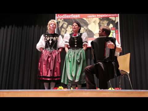 Jodelduett Andrea Haffa-Zihlmann und Claudia Diem mit Daniel Bösch - Jodlerfest Gossau 2016
