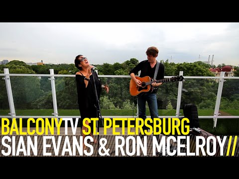 SIAN EVANS & RON MCELROY - YES I AM (BalconyTV)