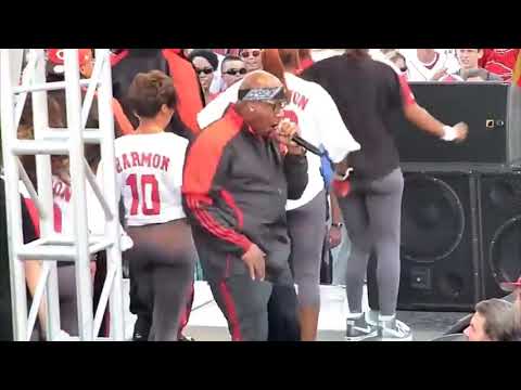 MC Hammer  -  Pumps And A Bump ( Live)