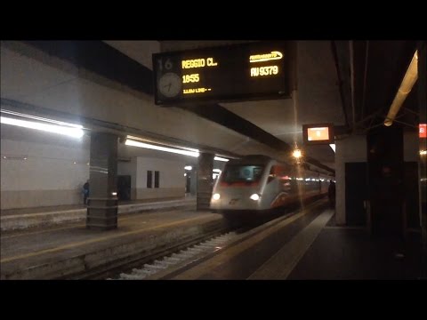 Treno AV Freccia Argento in arrivo al binario 16 della stazione di Napoli Centrale