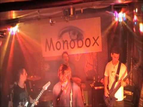 Monobox - 10 Questions (Live@Wohnzimmer-2009)