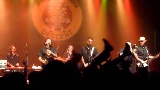 The Planet Smashers - Surfin&#39; In Tofino (Live In Montreal)