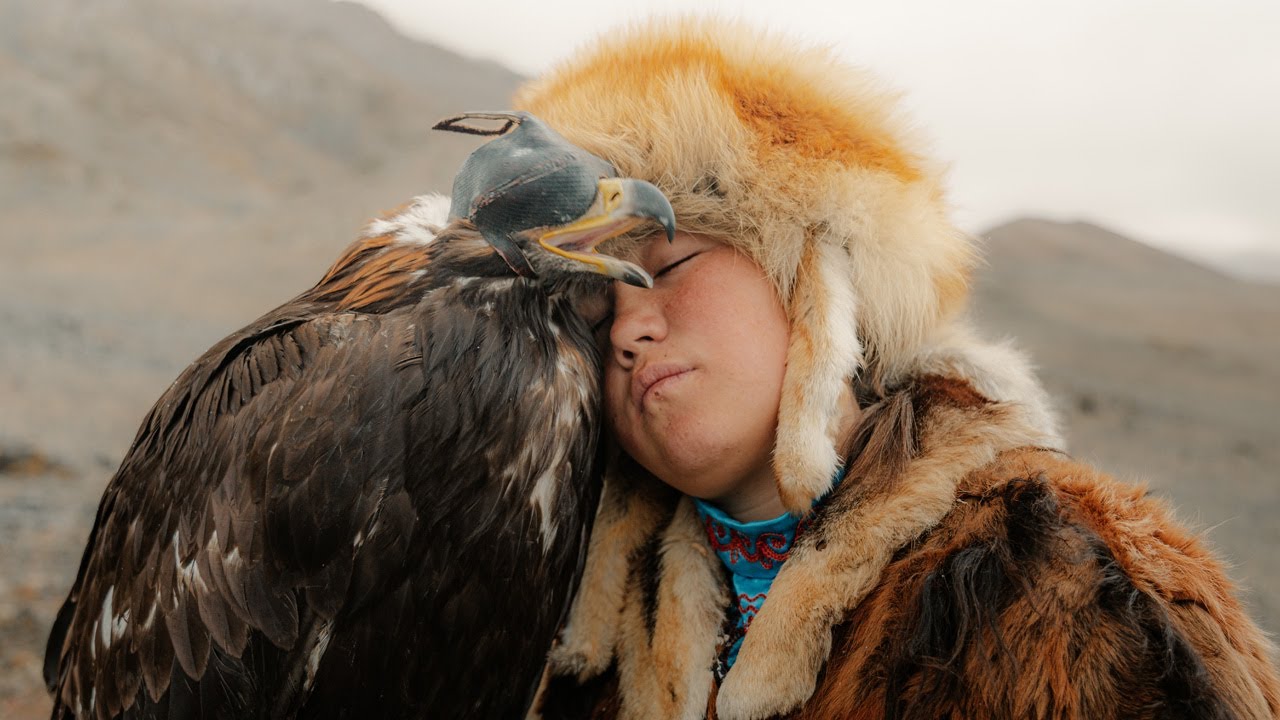Niñas CAZADORAS en el Festival del Águila de Mongolia