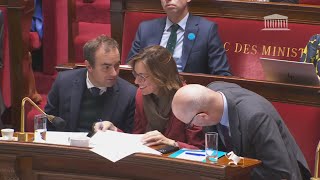 Les ministres se moquent d'un élus et se font démolir #budget