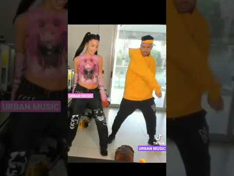 Emilia y coscu hacen el challenge de cuatro veinte