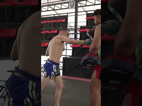Muay Thai Legend Damen Trainor training in Thailand 🇹🇭 #muaythai
