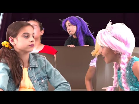 Princesses Summer Holiday ⭐ Princesses In Real Life | Kiddyzuzaa - WildBrain