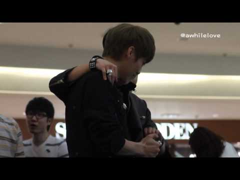 [Fancam] 120510 Xiumin & Luhan Exo-M Fansign @ Times square