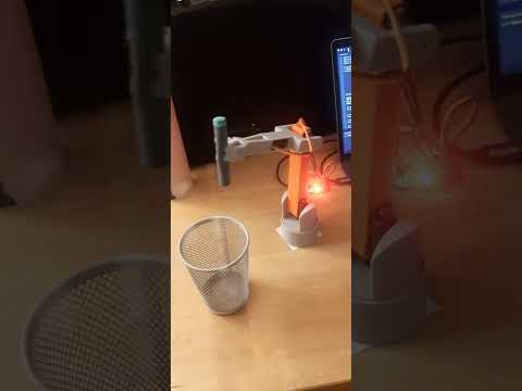 See the robot arm in aktion