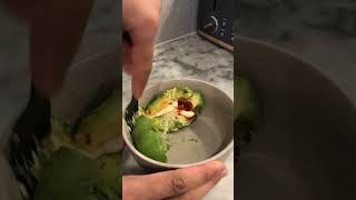 [オーストラリア人旦那が作る]絶品アボカドトースト🥑 / Avocado toast my Australian husband made🥑#cafefood #アボカド #簡単レシピ