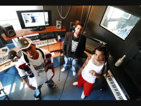 VACCA - SOLO UN MP3 ft TWO FINGERZ