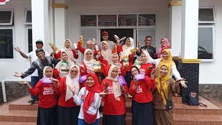 Penampilan Kader Posyandu Ciherang... Emang kereen....