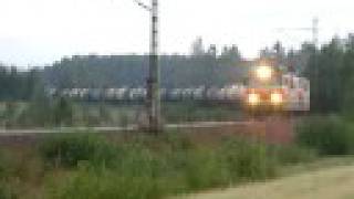 preview picture of video 'Freight train 2090 passes Postlarinkatu level crossing'