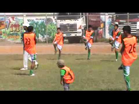 EL DT JOSE ROJAS Y LOS JUGADORES DEL CLUB DEPORTIVO REAL LOS PINOS HUAURA FC.flv