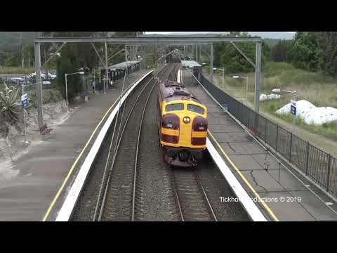 Diesel Locomotive Streamliner 42101 - Light Engine Movement - February 2019