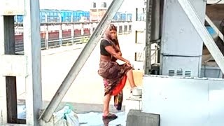 preview picture of video 'सिंगरौली रेलवे स्टेशन के बाहर यह क्या हो रहा है आप देखने को मजबूर हो जायेंगे,,,चैनल सब्सक्राइब करें।'