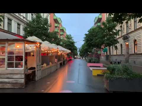 Caminhadas em Estocolmo: Swedenborgsgatan em uma noite chuvosa de verão