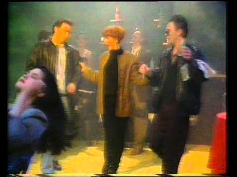 Ена Веко - Келнер