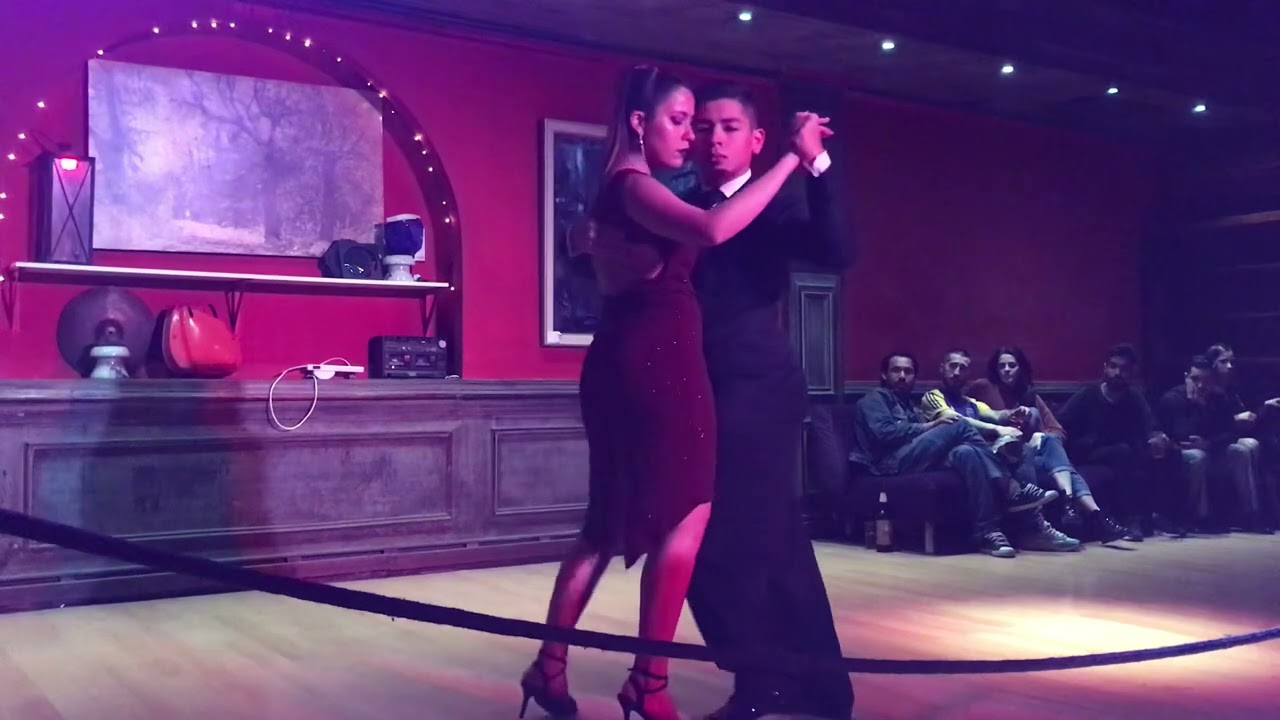 Morena Marquez y Lucio Galvan - Rondando Tu Esquina (1/3) - Teatro “La Comedia”