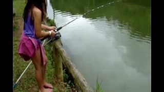 preview picture of video 'Duda Pescando Tambaqui no Vale do Moxuara - Cariacica-ES'