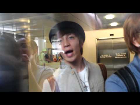 Kevin and Soohyun from U-Kiss @ LAX 112804 {HD FANCAM}
