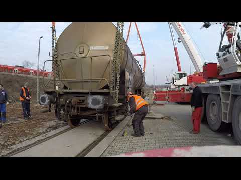 Einar zeigt Eisenbahn - Radsatztausch an einem Kesselwagen (beladen)