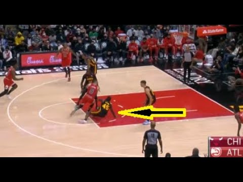 Zack Lavine destroys Brown with a filthy crossover - Hawks vs Bulls