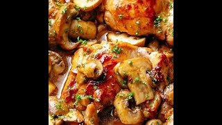 Muslos de pollo deshuesados al ajillo con champiñones