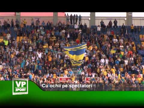 Cu ochii pe spectatori