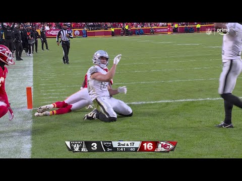 34-yard TD launch! O'Connell's scoring loft to Bowers cuts KC's lead to seven