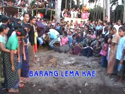 Probably the world's most unusual karaoke video: Johan Lama Kuma - Tragedi Wai Boleng