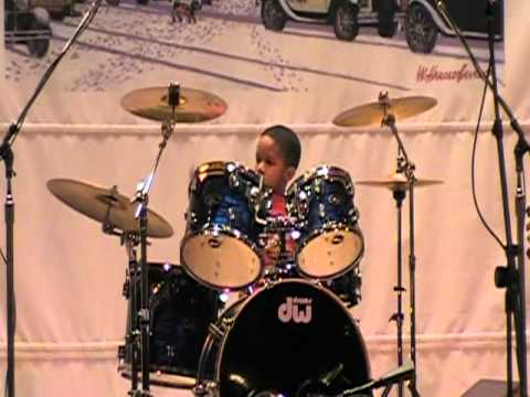 KIDS PLAYING DRUMS  5YEAR OLD