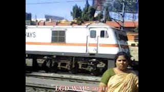 preview picture of video 'Secunderabad H Nizamuddin Doronto Express Leaving Secunderabad Junction.'
