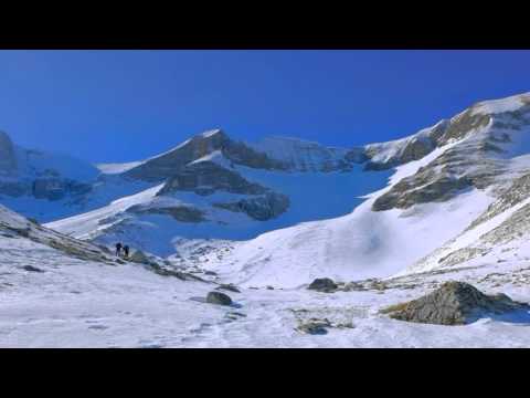 Pilato con ciaspole e ramponi