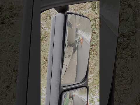 Ein Tag ohne Asphalt, ist ein verlorener Tag.  #baustelle #shorts #tiefbau #mercedes #arocs