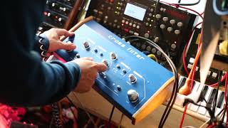 Video thumbnail for VERMONA Crossfilter + ROLAND Juno60 + JOMOX Jazbase 03 Demo by Rob World