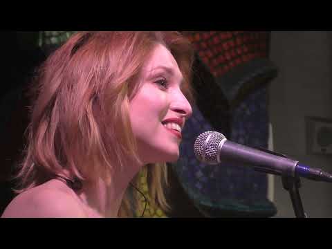 "У тебя такие глаза" М. Таривердиев, С.Кирсанов, поет Валерия Коган.